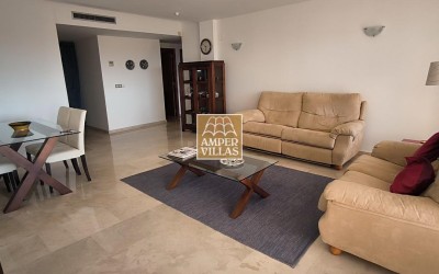 Amplio y luminoso apartamento con garaje cerrado a la venta en la Sierra de Altea.